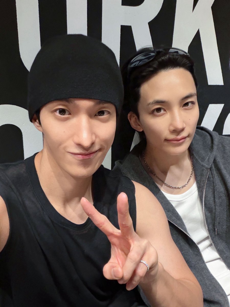 DearHani2's tweet photo. 정한이랑 운동팟 동생들 너무너무 귀여움 🤍🤍🤍 https://t.co/BFhfW4AoGd