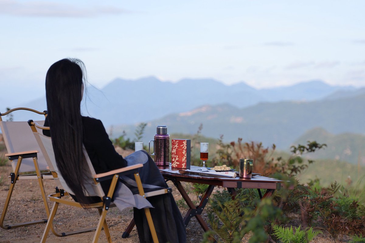 NuniAllan's tweet photo. Just soaked up the best sunset with a cold iced tea—slow days hit different ， https://t.co/SYExt6Ehkq