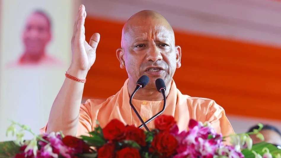 aajtak's tweet photo. 'राम भक्तों पर गोली चलवाने वाले आज आस्था की दुहाई दे रहे', रामपुर में सपा पर बरसे CM योगी 

मुख्यमंत्री योगी आदित्यनाथ ने रामपुर में 690 करोड़ रुपये से अधिक की 102 विकास परियोजनाओं का लोकार्पण और शिलान्यास किया. उन्होंने जनसभा को संबोधित करते हुए समाजवादी पार्टी पर तीखा हमला बोला और कहा कि 2017 से पहले प्रदेश में सिर्फ दो परिवारों का विकास होता था.

पूरी खबर : https://t.co/x2uK1Yl26p

#YogiAdityanath #Rampur #UPPolitics #SamajwadiParty @iSamarthS