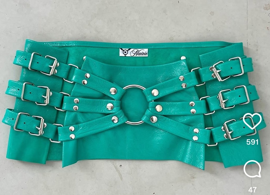 biolumebbl's tweet photo. i think i need the skirt strap omg https://t.co/bBY8jeR50B