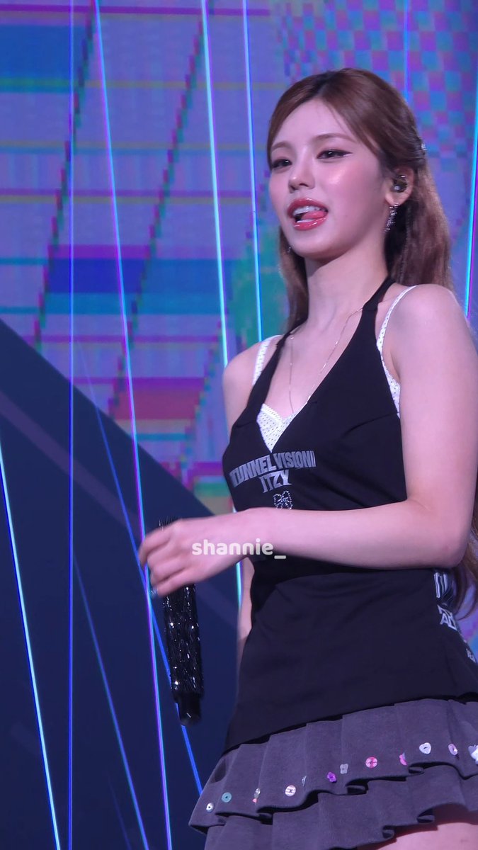 yejiseok_luv's tweet photo. 260626 TNVS in Kaohsiung 
 
喂喂喂喂喂舌頭！
 
#YEJI #ITZY #예지 #있지 #黃禮志 https://t.co/Wbtimnw8WV