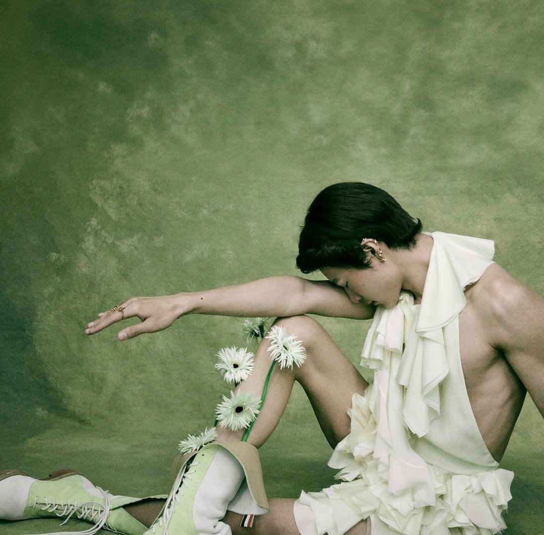 neilperrysme's tweet photo. kind of need a shoot like this from taehyung https://t.co/5zcF8oWRIK