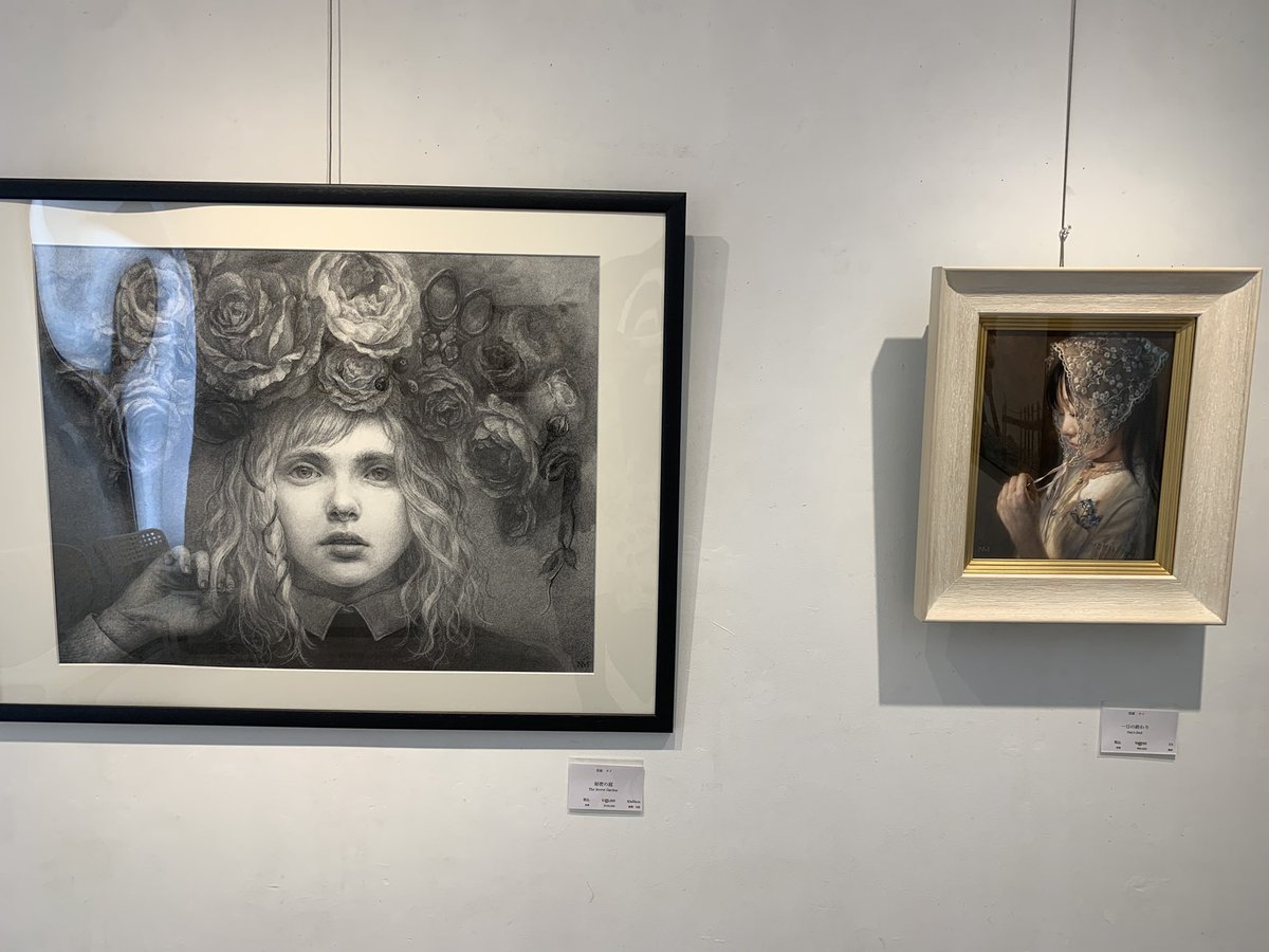 asukachanp's tweet photo. 宮原ナノ個展『stories』
flag ginza gallery

絵のキャラクターはそれぞれ小説や漫画の様にストーリーを持っていて作品を描いてると言う
イラストレーターから画家へ変わったのも『自らの思いを描きたい』と言う強い思いを感じる
光が凄く綺麗で、それぞれ希望を膨らませる様な心地良さが凄く心地良い https://t.co/GgOFQS1BUO