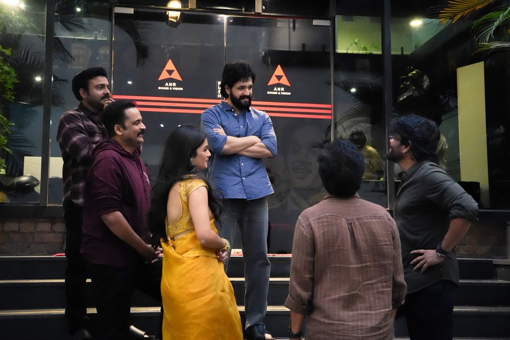 ActorSivaji's tweet photo. The fun in between all the promotions. ❤️

#LENIN family making every moment of this journey memorable 🫶🏻

#LeninTrailer out today 🔥 
Stay tuned… 

#LeninOnJuly10th https://t.co/fTQk7bzU1v