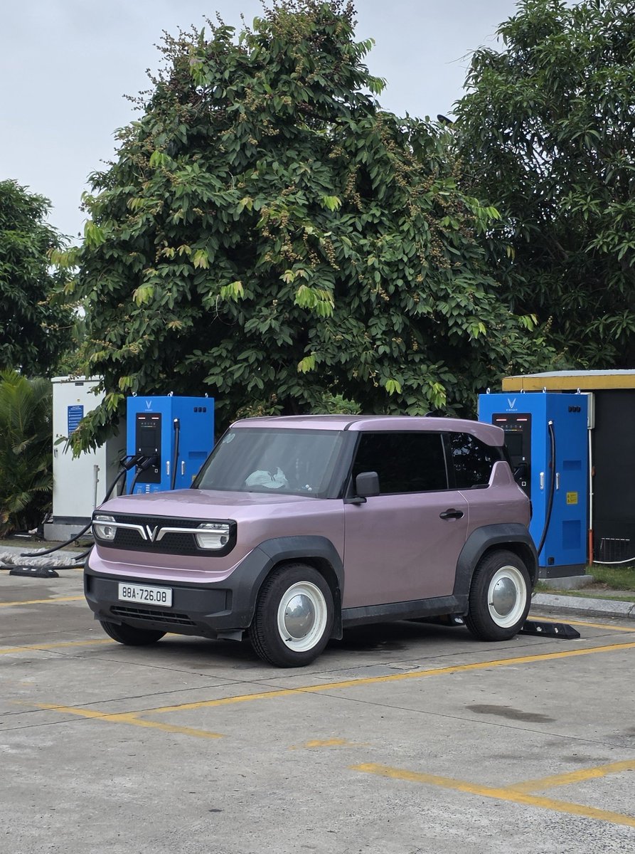 ShamsNaqvi's tweet photo. Amazing level of EV charging infra built by Vinfast here in Vietnam. More than 1.50 lakh charging guns across the country and its all free for brand owners. Even a fraction of this will rapidly accelerate EV adoption in India. https://t.co/w5JHBTkxiV