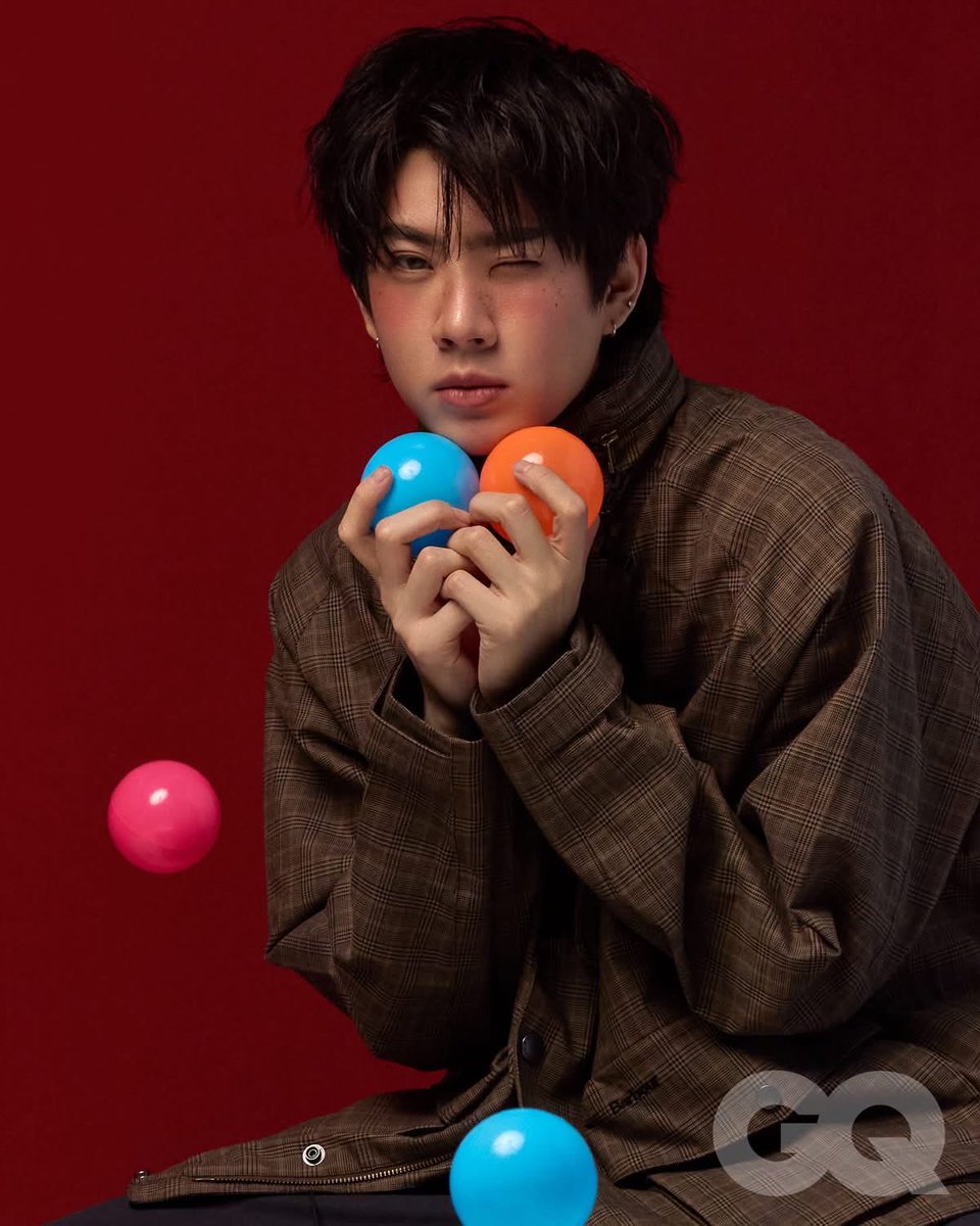 GQThailand's tweet photo. พบกับออฟ-จุมพล อดุลกิตติพร เบื้องหลังชีวิต ความคิด และความสำเร็จที่มากกว่าแค่การเป็นนักแสดง บนปก GQ Thailand ฉบับเดือนกรกฎาคม วางแผงเร็วๆ นี้ ทุกแผงนิตยสารชั้นนำทั่วประเทศ
.
ออฟ-จุมพล สวมเครื่องแต่งกายทั้งหมดจากบาร์เบอร์ (Barbour)
.
ช่างภาพ: พัชคุณ ชมชัดรัชมงคล
สไตลิสต์: Pop Kampol

#GQThailandxOffJumpol @off_tumcial 
#OffJumpol #GQ #GQThailand