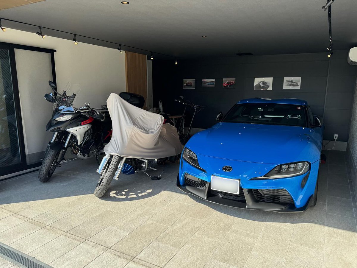 dizzle360's tweet photo. 配置換え完了✅

#���ーパーカー好きと繋がりたい #スーパーカー好き #ソロドライブ #toyota #toyotasupra #supra #grsupra #grtoyota #grracing #トヨタ #トヨタスープラ #90スープラ #grスープラ #限定車 #ホライゾンブルーエディション #ガレージハウス #ガレージハウスのある家 https://t.co/eTiG5G5be6