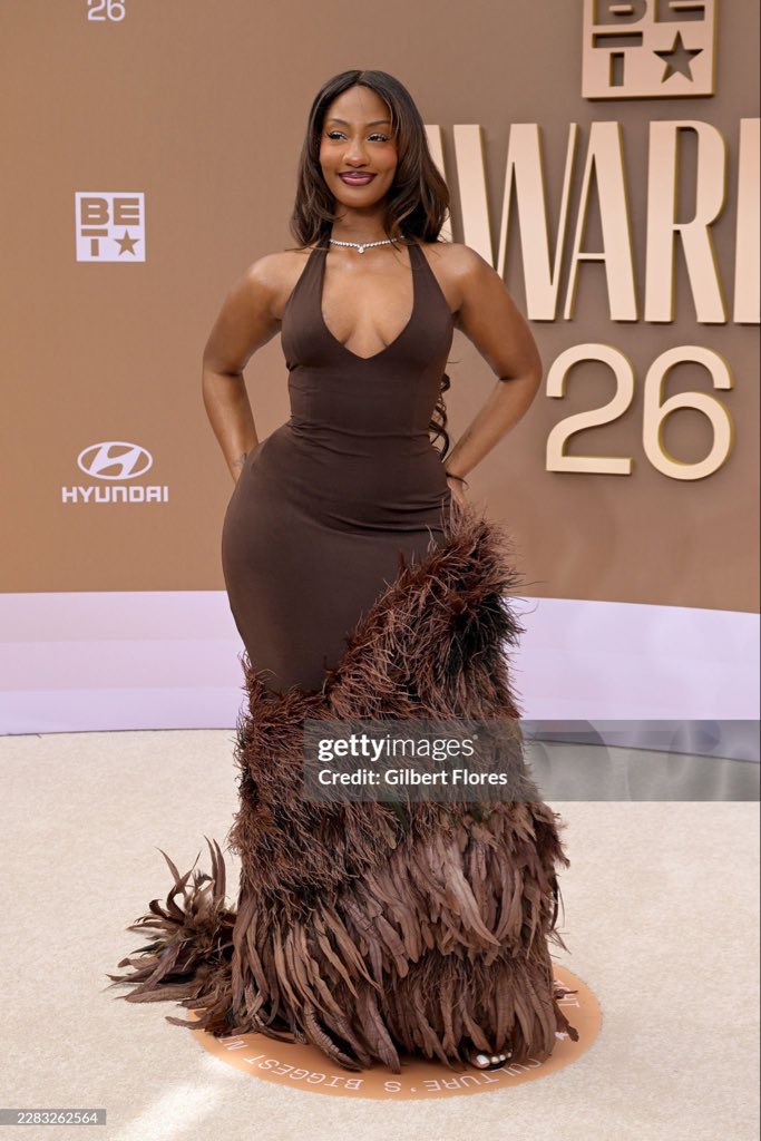 7dnaija's tweet photo. 🚨Tems live at the 2026 BET Awards 🔥 🏆 https://t.co/wr2G4D1WVR