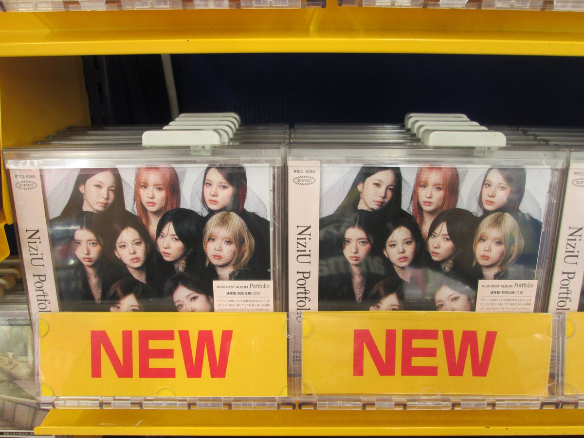 CD入荷情報】 「#NiziU/Portfolio」 本日入荷しましたクラ‼️ ✓発売