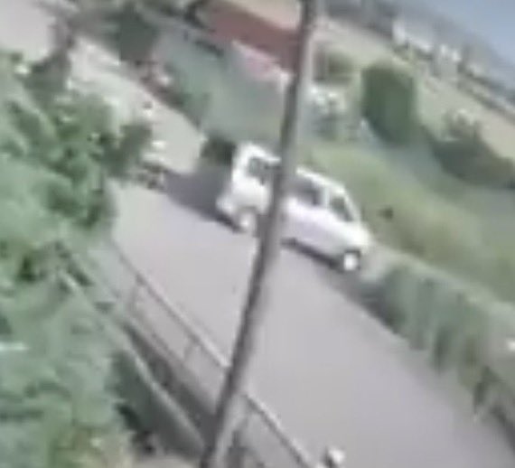 gokceekatuun's tweet photo. 🔴 Yayıncı Abdulkadir Polat’ın oğlu Alper Yusuf Polat, AK Parti Kızılcahamam Meclis Üyesi Fatih Oral'ın kullandığı aracın kendisine çarpması sonucu hayatını kaybetti.

Polat, kazada Oral’ın kusurlu olduğunu ve siyasi nüfuz kullanılarak olayın örtbas edilmeye çalışıldığını iddia etti.