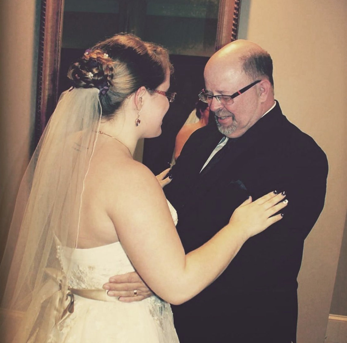 WaywardSoul717's tweet photo. Stuck in a weird spiral wondering how different things would be if my dad was still alive.... Grief is so weird. It literally just comes out of nowhere and hits you like a truck some nights https://t.co/sMTSBFUvIs
