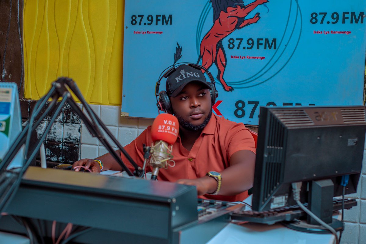 879vokfm's tweet photo. #KabugaExpress is on right now! 🔥🎶

Emcee Kiira is serving you with nonstop vibes, pure energy, and the best music to keep your evening alive! 💥

📻 Don’t miss out—tune in from 4–8 PM for a smooth blend of entertainment ✨🎧 https://t.co/kb3taEwXmV