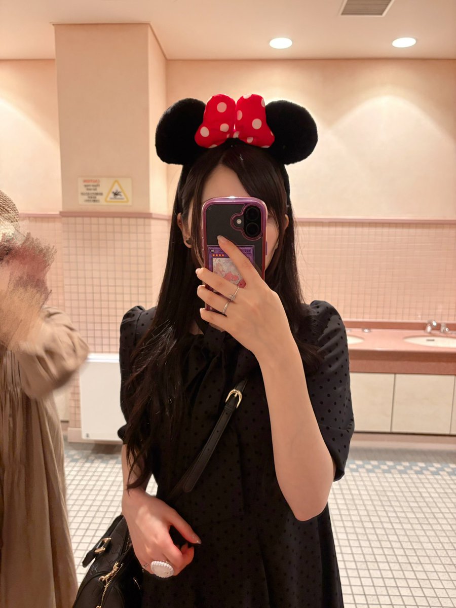 m____OuO's tweet photo. 隣はママ https://t.co/uqA34huFdA