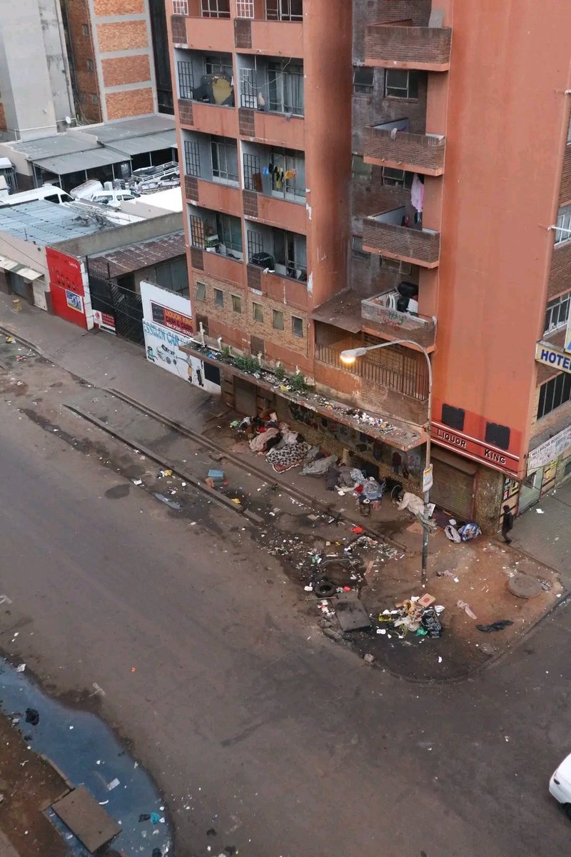 AmukelaniMoyani's tweet photo. Dear Mayor @DadaMorero; is Hillbrow still part of @CityofJoburgZA  or is now part of Mogadishu?? https://t.co/Z5mPD8lRUz