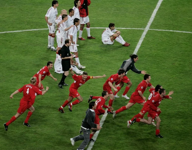 sepakbolatribun's tweet photo. Pelajaran mahal dari seorang Carlo Ancelotti engga dateng tiba-tiba.

Kalah di final UCL dengan cara yang tragis dan membekas buat semua fans sepakbola, bikin dia jadi belajar dari ini.

Mungkin kalo engga ada kejadian Istanbul, Ancelotti engga bakal menang Final Athena, Final Lisbon, engga ada kisah comeback diseluruh fase gugur UCL 2021-22 bersama Madrid.