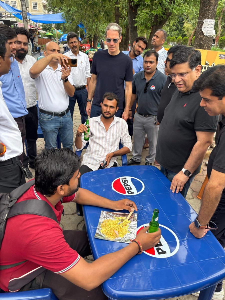 Officiersatish's tweet photo. Today's visit in indore of VBL company CEO
@sunilminglani https://t.co/XNANlEvqro