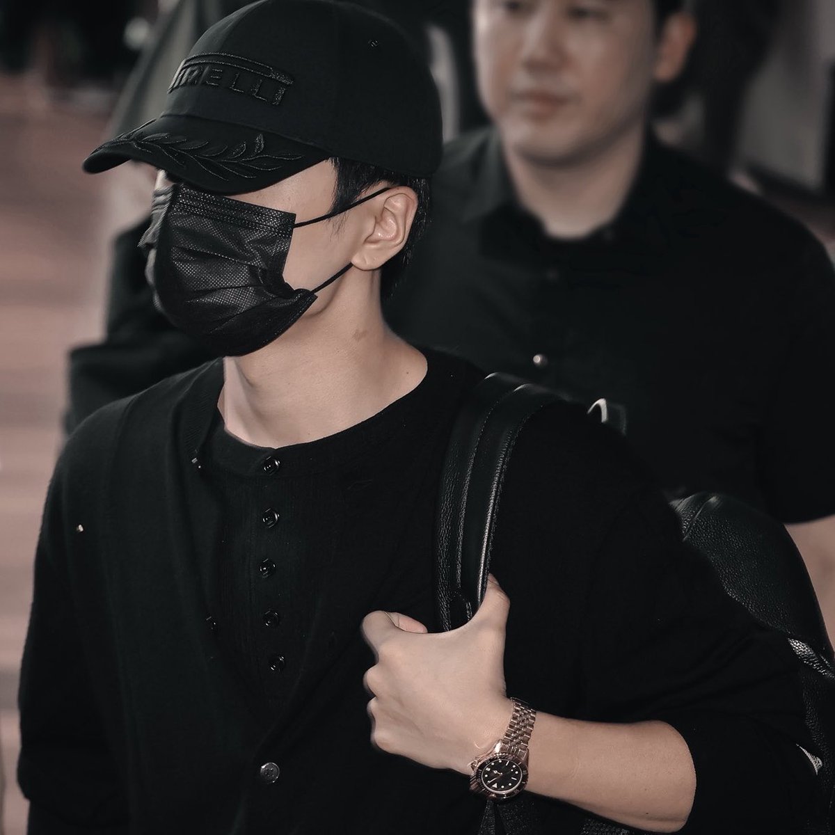 noisynj's tweet photo. something about his hand with that watch…i feel sick… https://t.co/FWDVSZUnAe