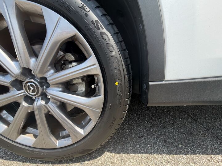 twp_sanda's tweet photo. CX-60のタイヤ交換ありがとうございました🛞
ピレリ スコーピオン シールインサイド付を装着✨
SUV専用設計で快適な乗り心地と安定感を両立！
シール材付で、万が一のパンク時も安心感があります😊
輸入車・SUVのタイヤ交換もぜひ当店へ👍#タイヤホイールプレミアム #CX60 #ピレリ #タイヤ交換 https://t.co/NrXK3oNrH2