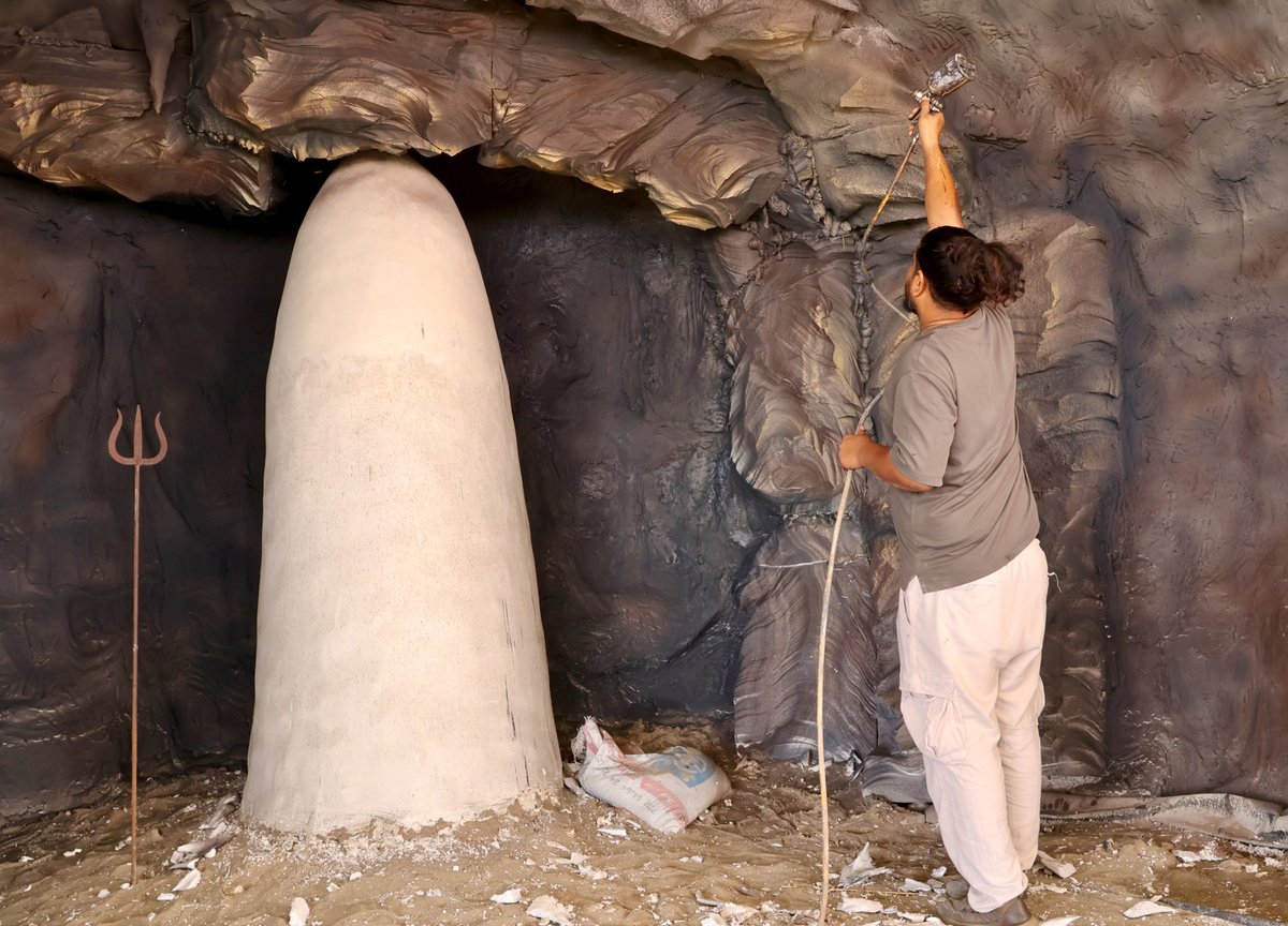 JnKFact's tweet photo. InPics :  An artist prepares an artificial Shri Amarnath Cave at the Shri Amarnath Ji Yatra registration centre near the Tawi Riverfront ahead of the pilgrimage in Jammu. https://t.co/xYwgXAOdnK
