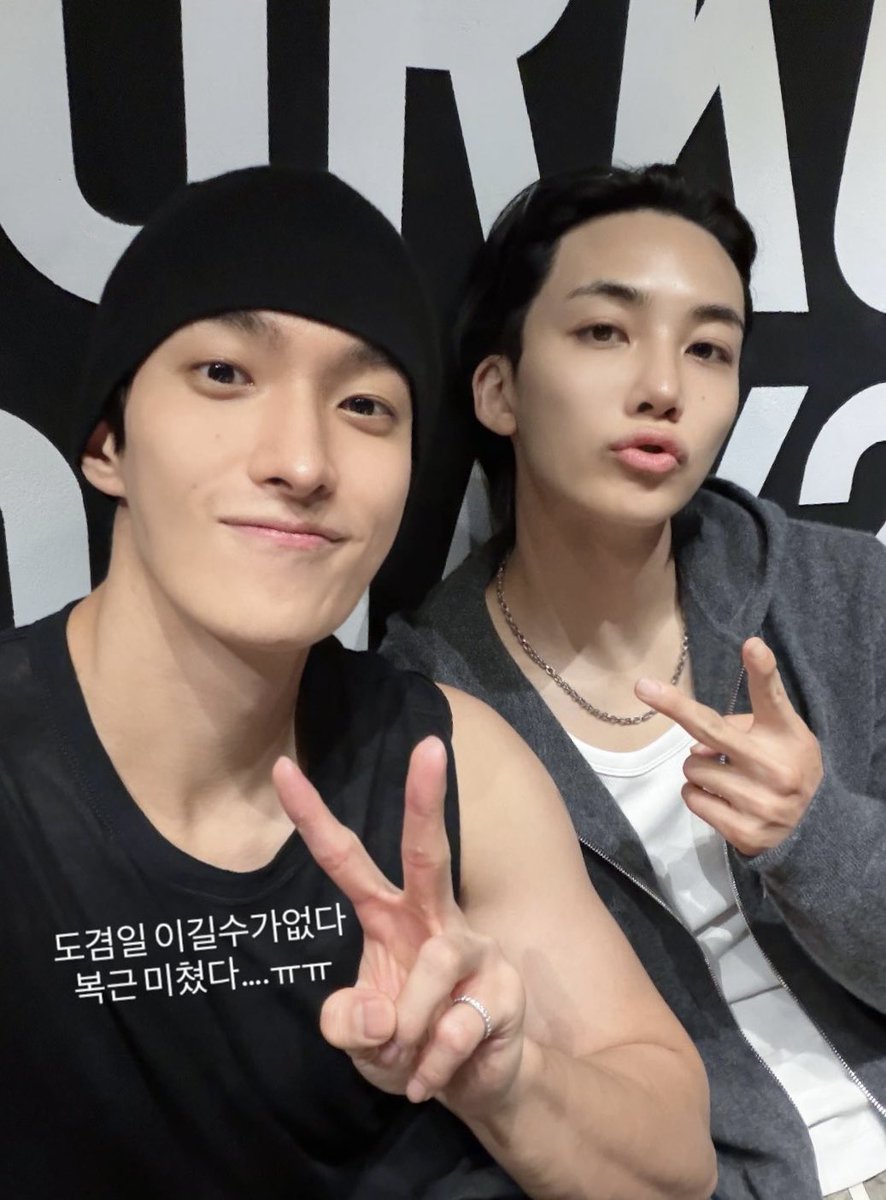 DearHani2's tweet photo. 정한이 도겸이랑 셀카 찍을 때 종종 오리입 되는 거 아는 사람 ~~~~? 진짜 너무 ㄱㅇㅇ https://t.co/ZO58A53XpI