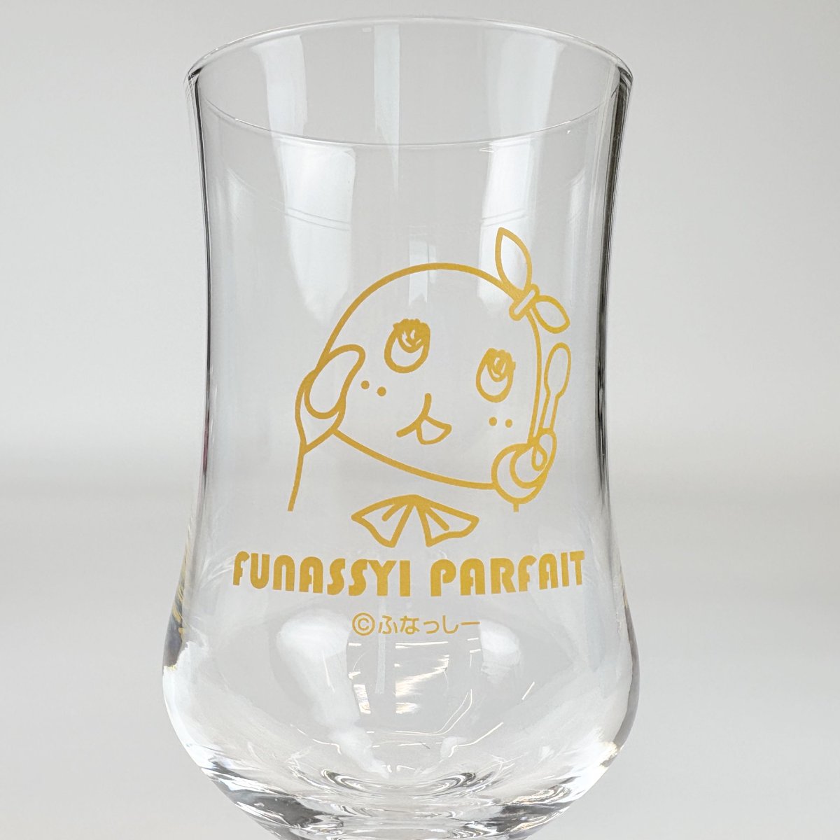 ntvs_funagoods's tweet photo. パフェグラス、こんなデザインです。
いい食べっぷり！って感じの2号ちゃんです。

#ふなっしー
#シメパフェ https://t.co/GroGaTo2mQ