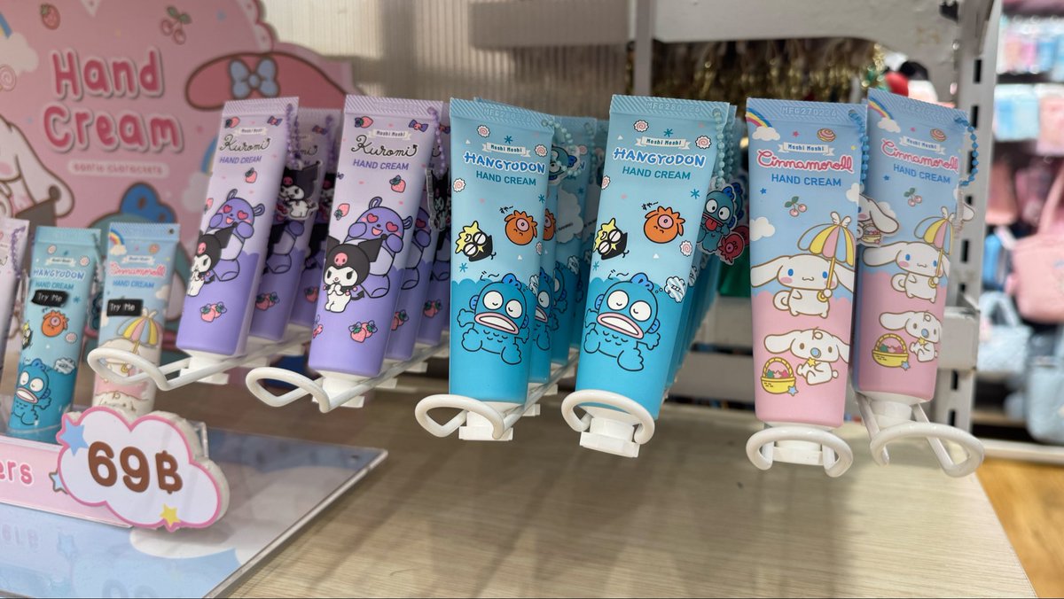 blesstothedaisy's tweet photo. แฮนด์ครีม moshimoshi sanrio 

 หิ้วชิ้นละ 5฿  | ส่ง35/50

#รับหิ้ว #รับหิ้วdaiso #รับหิ้วmoshimoshi #รับหิ้วsanrio https://t.co/QMM5ZxkAMO