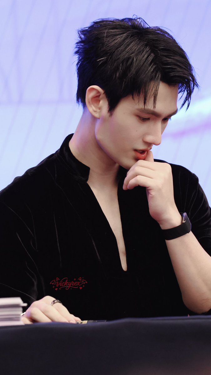 VickyRex1008's tweet photo. The jawline is a weapon.

#pavelbrandeventechoesoflove 
#pavelphoom
@pavelphoom https://t.co/ad9Wt0A0O0