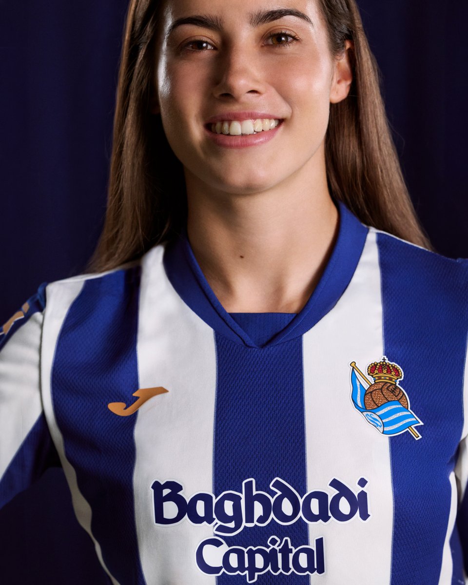 RealSociedad's tweet photo. 🔵⚪ Somos como jugamos, jugamos como somos.

🆕 Ya está aquí la primera equipación 26-27.

#Joma | #JomaFootball