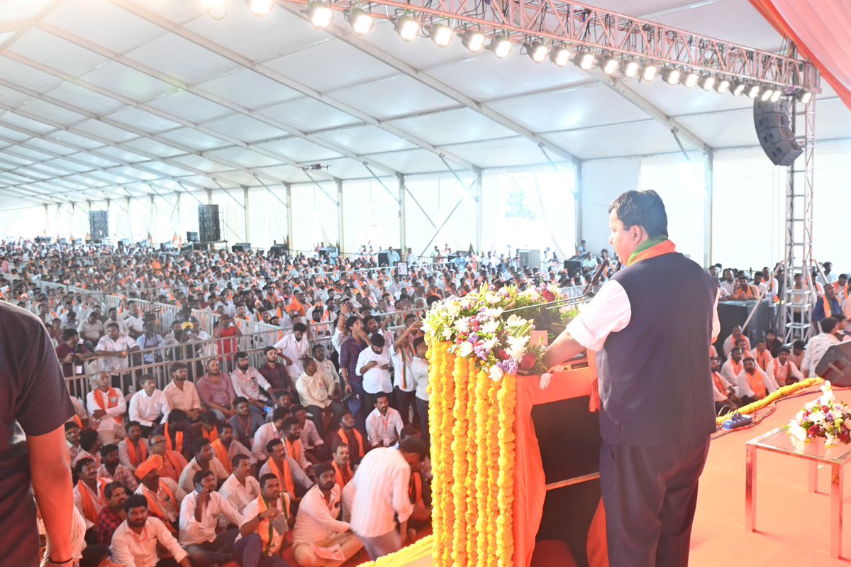 bandisanjay_bjp's tweet photo. Hon’ble BJP National President Shri @NitinNabin ji addressed the Booth Pramukh Sammelan in Warangal and gave a clear call to every karyakarta to strengthen the party from the booth level and work with dedication for the upcoming Corporation elections.

Shri @NitinNabin ji also held a meeting with booth presidents and party office bearers from the united Warangal district. He reviewed the party’s organizational programmes, assessed election preparedness, and guided karyakartas on expanding the BJP’s grassroots presence across Telangana.

His inspiring guidance has further energized Telangana BJP karyakartas to work with renewed commitment and ensure the party’s victory in the upcoming Corporation elections.
#TelanganaWelcomesNitinNabinJi