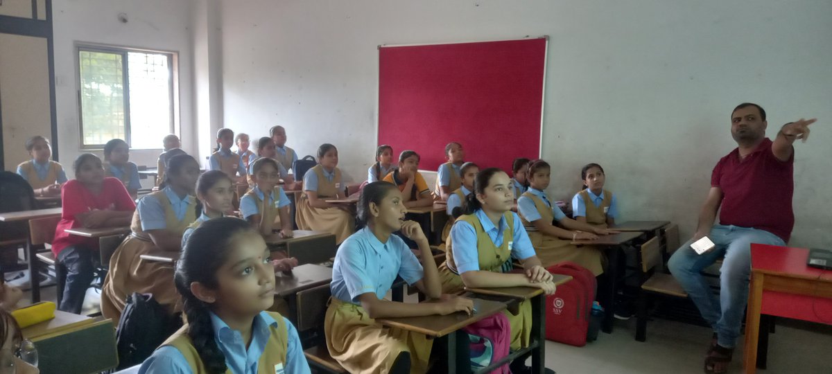 iplabjnd's tweet photo. Today, I visited an ATL Lab, where #students were #learning about the #importance of AI, electrical wiring, and emerging #technologies. The students actively asked #curious questions, showing their #enthusiasm and #eagerness to #learn.
@InfoGujcost https://t.co/4Sn7hhr6Dv