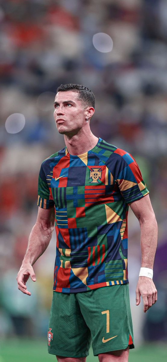 ESckandr's tweet photo. I didn't see one tweet about any German/Holland players after their loss. A certain someone would've been blamed for not running, not pressing, told to retire, called selfish and finished. 

so disrespect only happens when Cristiano Ronaldo is involved .. got it 👌🏻 https://t.co/mCr1Uet1Wq