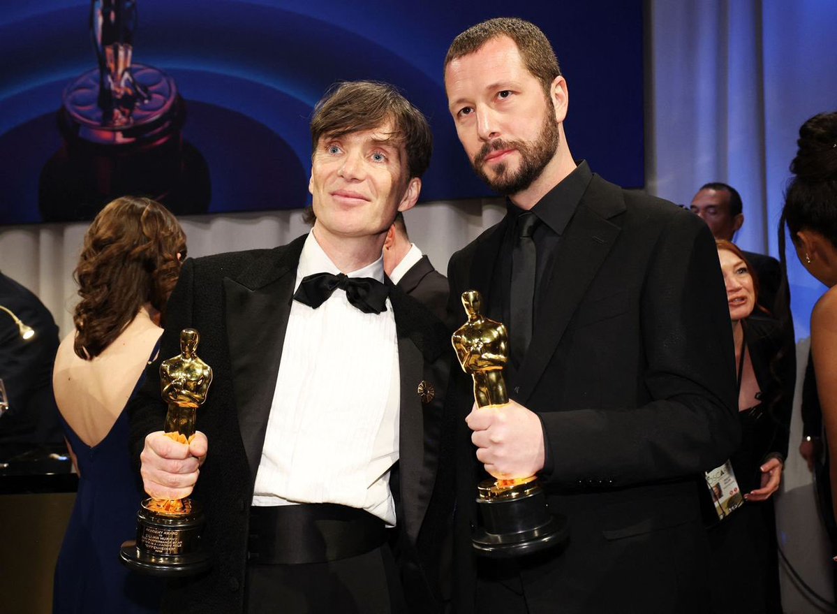 ketsudanjp's tweet photo. 2024年アカデミー賞。『オッペンハイマー』のキリアン・マーフィーは「平和を築く人々に捧げる」と語り、『マリウポリの20日間』のミスティスラフ・チェルノフ監督は「この映画を作らずに済む世界だったらよかった」と語った。

そのチェルノフ監督最新作『戦場0地点』が9/4㊎公開。
公式アカウント▼ https://t.co/4uIGLfZkSE