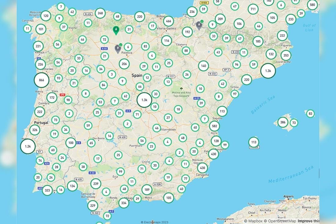 EVseeker0's tweet photo. 🇪🇸 Spain has more EV chargers, but charging is still too complicated. Drivers often need multiple apps just to check availability, prices, and payments. Europe urgently needs a more unified charging network.

#EVCharging #ElectricVehicles #SpainEV https://t.co/dmHu3XhIdX