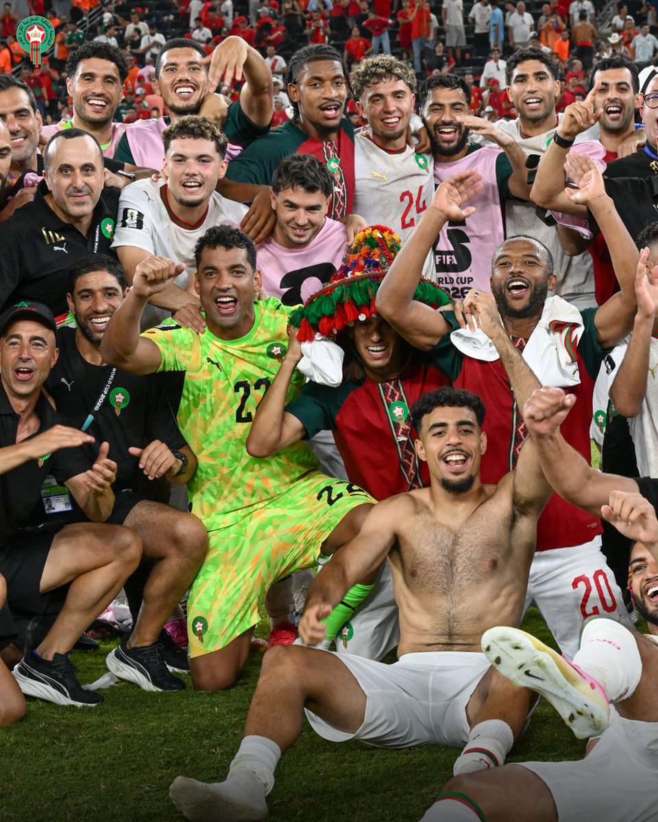ProsMarocains's tweet photo. كان من المجحف أن تنتهي رحلة الأسود عند دور 32 ، بعد أن قدم مستوى مميز في المجموعات ، و شاءت القرعة الغير عادلة أن تضع الأسود في مواجهة منتخب هولندا و كان من المؤسف أن تنتهي الرحلة بعد مباراة جعلنا منتخب الطواحين يركن للدفاع بعد أن إستعصت الكرة و أبى الحارس الهولندي العملاق أن يستسلم
و لكن أحيانا تكون الكرة منصفة بعد سلسلة الضربات الهيتشكوكية.
الحمد لله اليوم أكد المنتخب المغربي أنه ضمن الدائرة الضيقة لكبار العالم.
