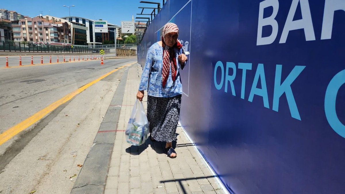 etkilihaberyeni's tweet photo. Ankara'da NATO zirvesi için yerleştirilen bariyerlerin arkasındaki manzaralar görüntülendi.

(Özkan Öztaş - Sol Haber) https://t.co/HUYAResjvu