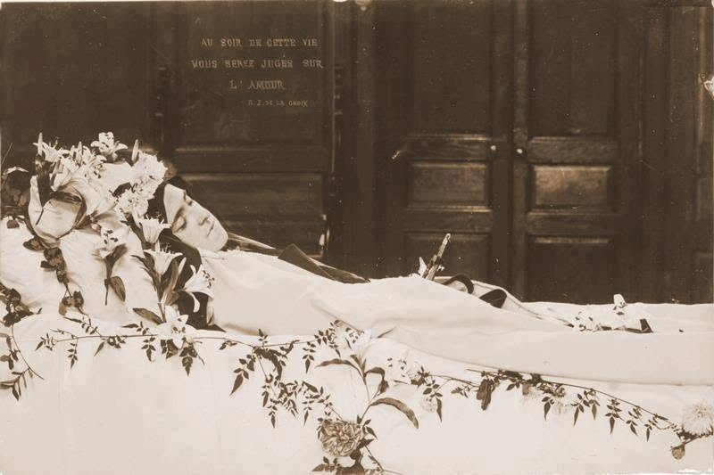 paracleto4's tweet photo. «Ciò che mi spinge ad andare in Cielo è il pensiero di poter accendere nell'amore di Dio una moltitudine di anime che Lo loderanno eternamente.»

Santa Teresa del Bambino Gesù