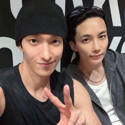 cheonsalute's tweet photo. 🤍🖤 #NewProfilePic https://t.co/LH9wUHojBS