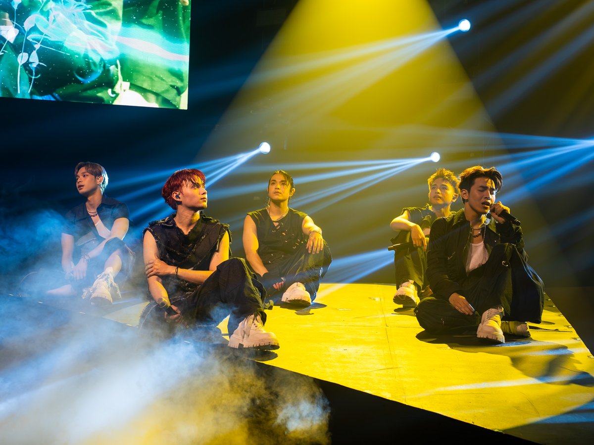 vxonofficial's tweet photo. [HIGHLIGHT PHOTOS] VXON - Kalawakan: The Evolution at New Frontier Theater

Directed by John Prats
Produced by Cornerstone Concerts and L-Squared Productions PH

#VXON
#KalawakanTheEvolution #VXONKalawakan
#CornerstoneConcerts #LSquaredProdPH https://t.co/nKVeR6lIzF