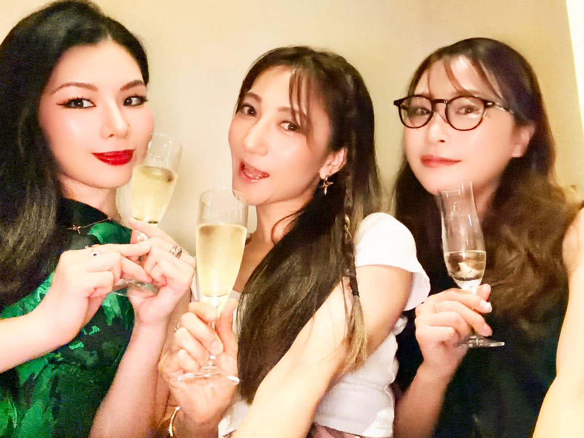 Meme4444t's tweet photo. 昨日は仕事帰りに、巡〜MeguRee〜でflute duo AMUS2周年 LIVEへ🎉おめでとうございます🎉🎉㊗️
あやかさん&みどりさんの素敵な音色に癒されまくりました😍
ピアノすぎちゃん&パーカッションたかちゃんも素敵でした🎹🪇
クラリネットみささんにも久々に会えて嬉しかったです🥰
素敵な音楽仲間がいるって幸せだな〜🍀
音楽で繋がる素敵なご縁に感謝です✨
ありがとうございました🫶