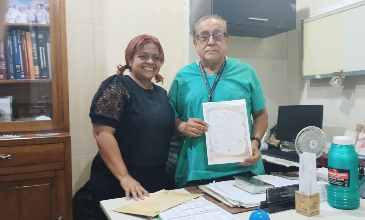 PromotoresEcol1's tweet photo. Junto al Dr. Gustavo Peralta Villamar Presidente Vitalicio de la Fundación Alexandra y Jesús . https://t.co/3xAwarmC6W
