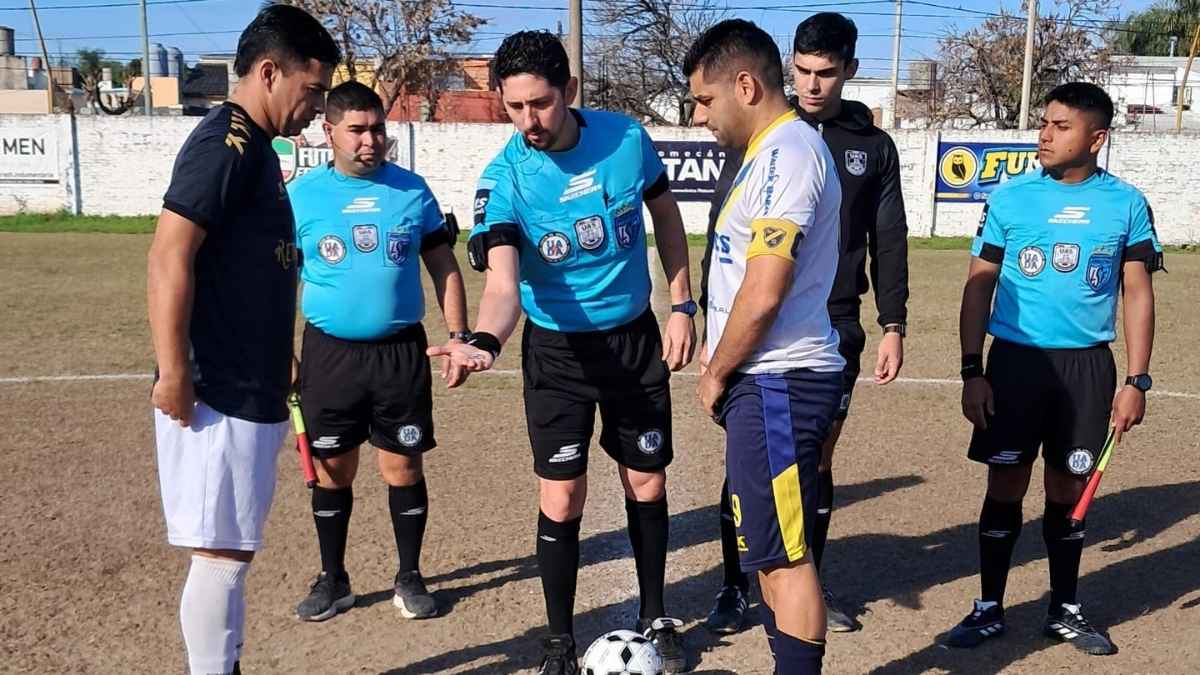Radio_RitmoSF's tweet photo. #LigaSantafesina 
Semana de adelantos de la fecha 16 y también se completan asteriscos https://t.co/kmntFT5Sqw https://t.co/n5Xtx6WOaj