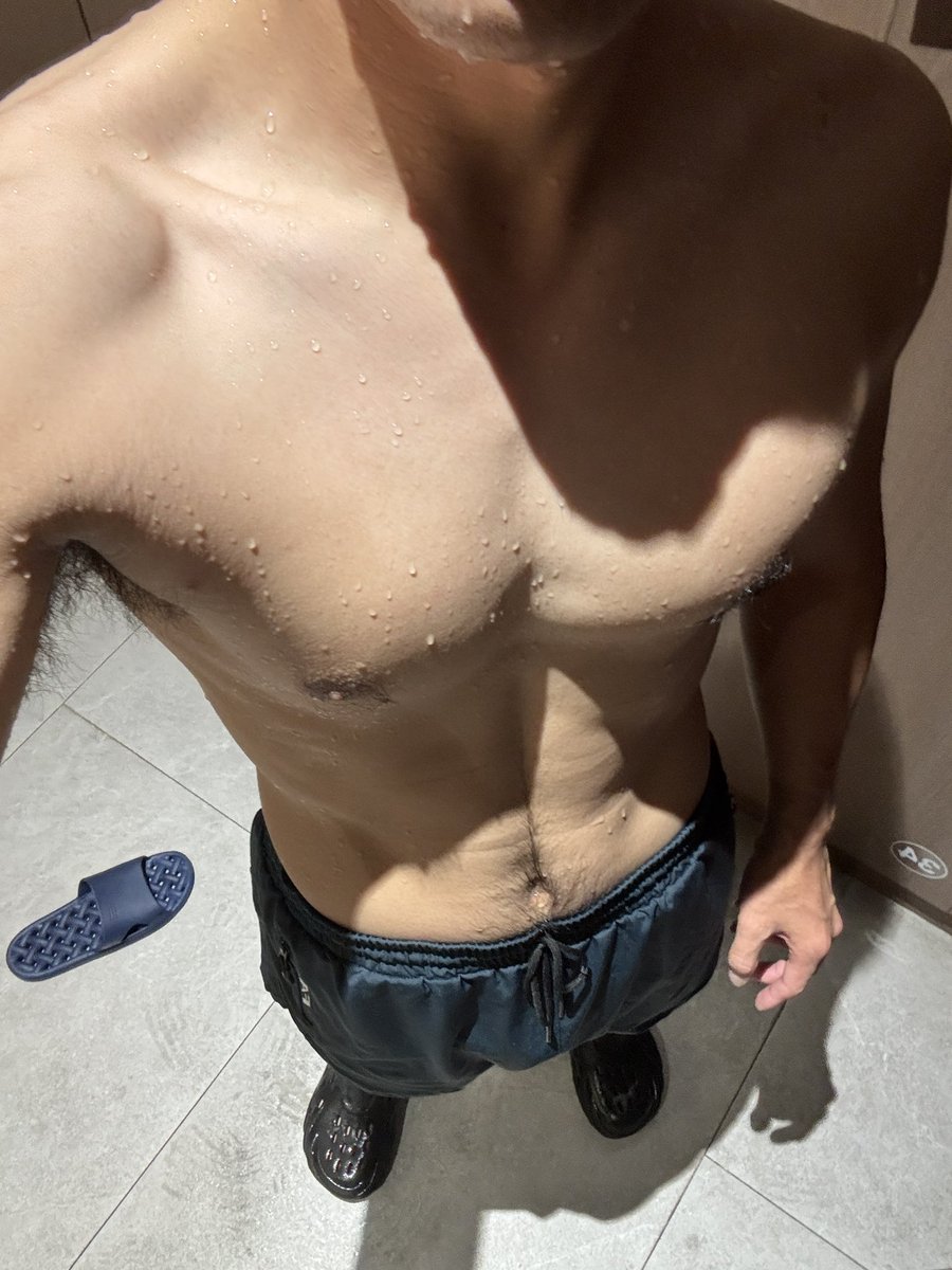 XwTimebike's tweet photo. 游泳快乐，唯一一个小时都不觉得累的有氧运动。#游泳 #腹肌 #健身 https://t.co/U9lGnHoWlX