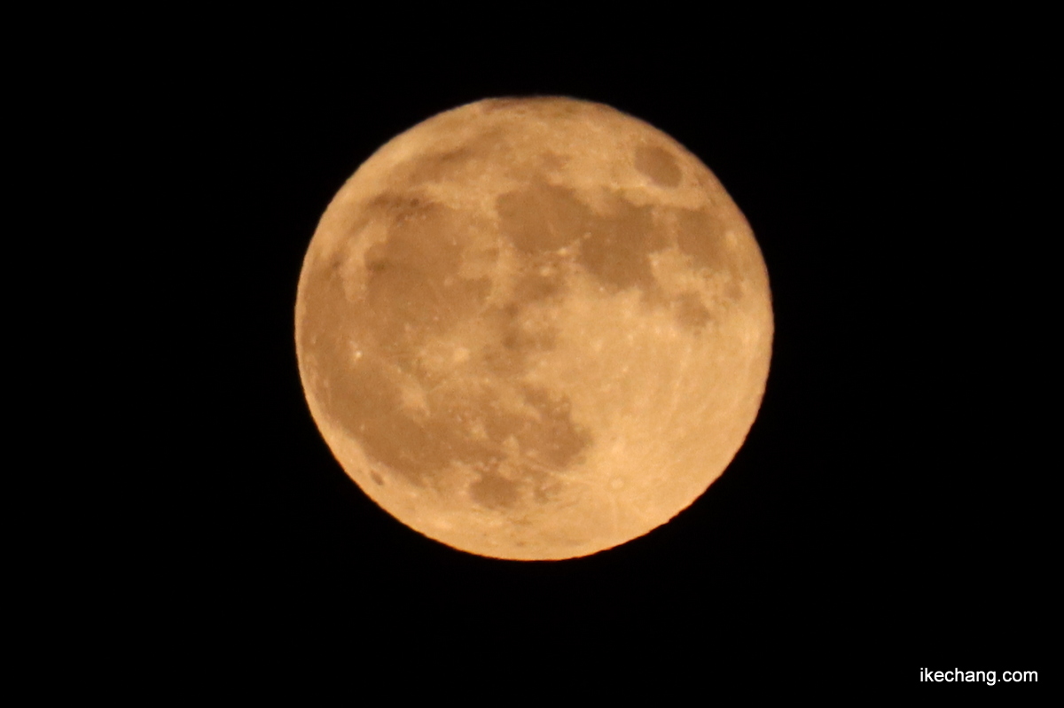 ikechang_com's tweet photo. きょう6月30日(火)は満月!!山形県天童市での月の出は19:40ですが、奥羽山脈に隠れてしまうので、実際にまあるいお月さま🌕が昇ってくるのは30分後ぐらいです。3枚目は前日29日(月)のお月様ですが、うさぎが餅つきしてるように見えますね～🐰

2026.06.30 20:12-20:17
#イマソラ #イマツキ https://t.co/w94SYMUPms
