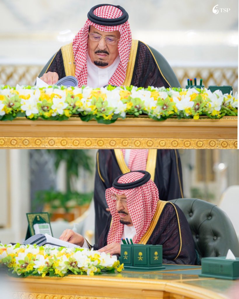 الملك سلمان يترأس جلسة مجلس الوزراء في جدة: دلالات سياسية وإدارية