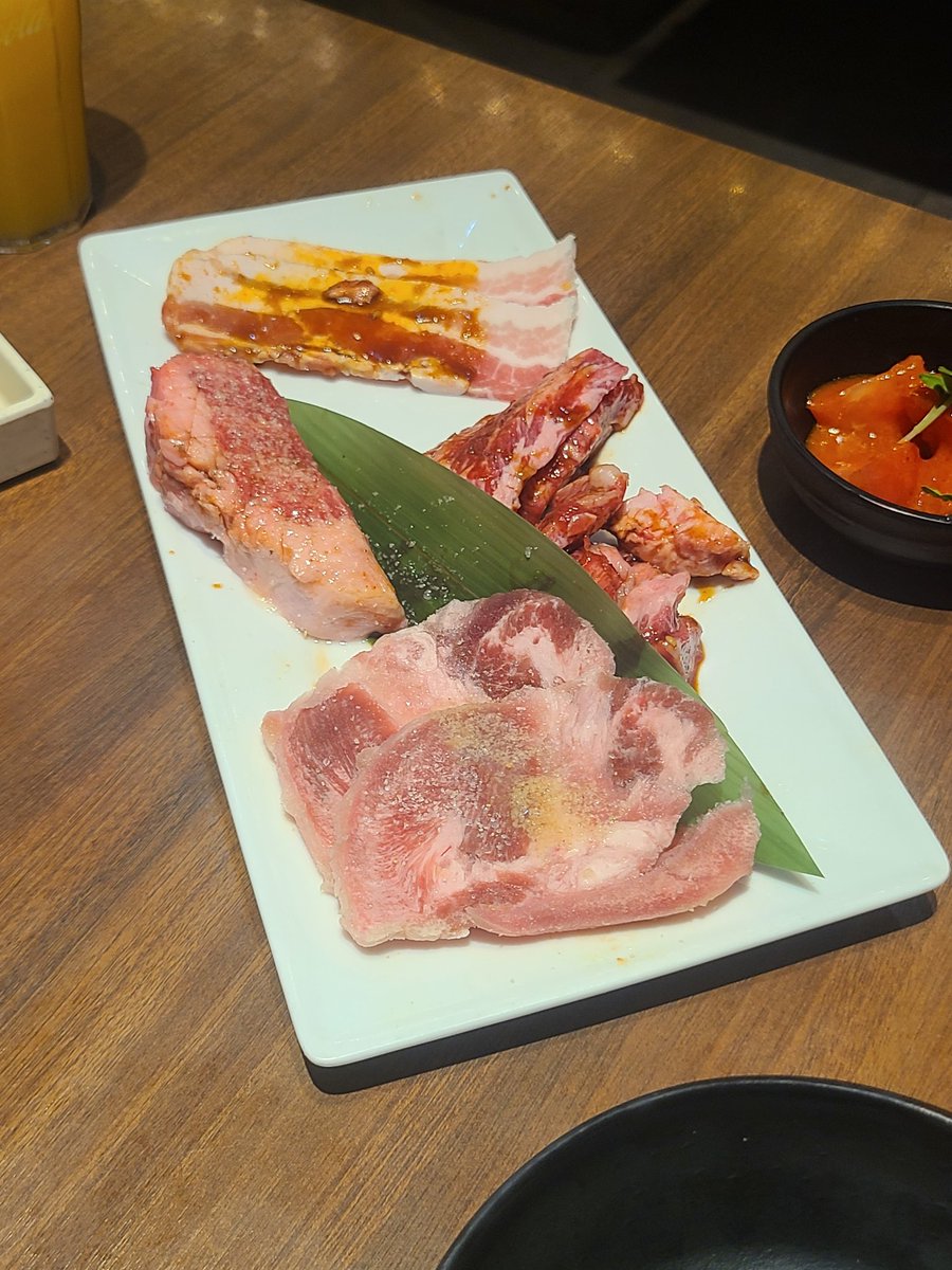 WJSREF's tweet photo. 【西学鉄、本格始動！】

先日、当交流会の発足記念として、焼肉パーティーを行いました！
お肉をたくさん食べて、今後の活動に向けメンバー一同一致団結できたかと思います。
充実した交流会にして参りますので、皆様ぜひ応援よろしくお願いします！ https://t.co/4cVbsSmAxD