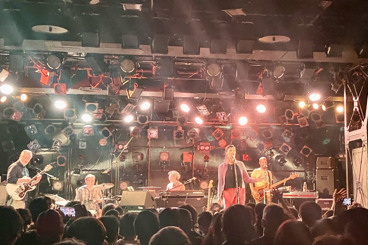 iyo_clover's tweet photo. 新作は勿論の事、Emperor Tomato KetchupやDots and Loopsからもチョイスしてくれて、良きLIVEっした！
ノスタルジックなディスコからのサイケデリックな展開、「コレコレ！」って感じで、おっちゃんには鼻血もんでした🍅 https://t.co/CE9wyK5DEJ