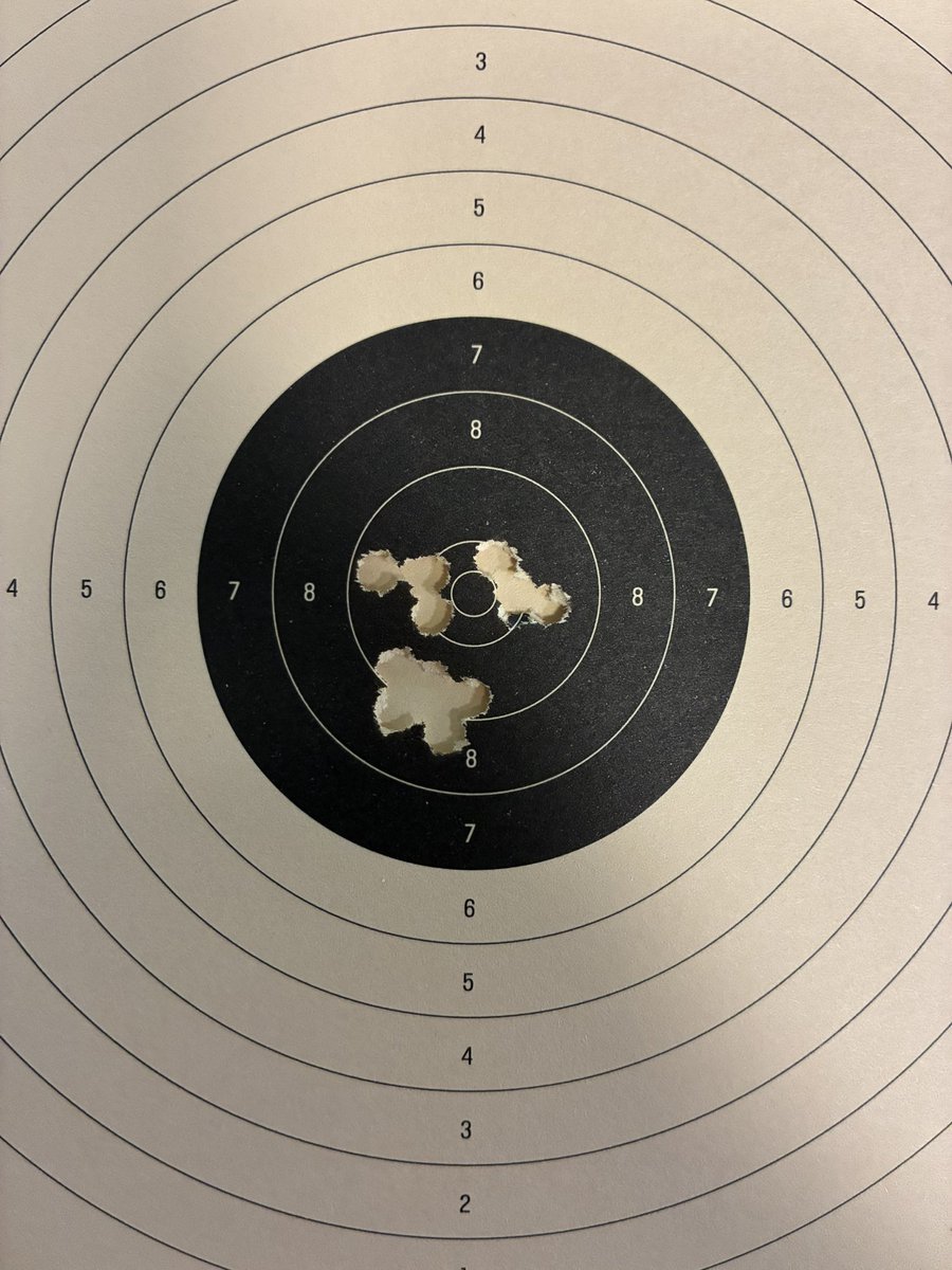 IHshooting's tweet photo. 途中で急に弾着が下にいって
何やってもダメだダメだ、
クリック2つ挙げても下がる…
なんでだ…🤔

ただのガス欠だった🤪
残圧60笑 https://t.co/WK5ahW7Ujr