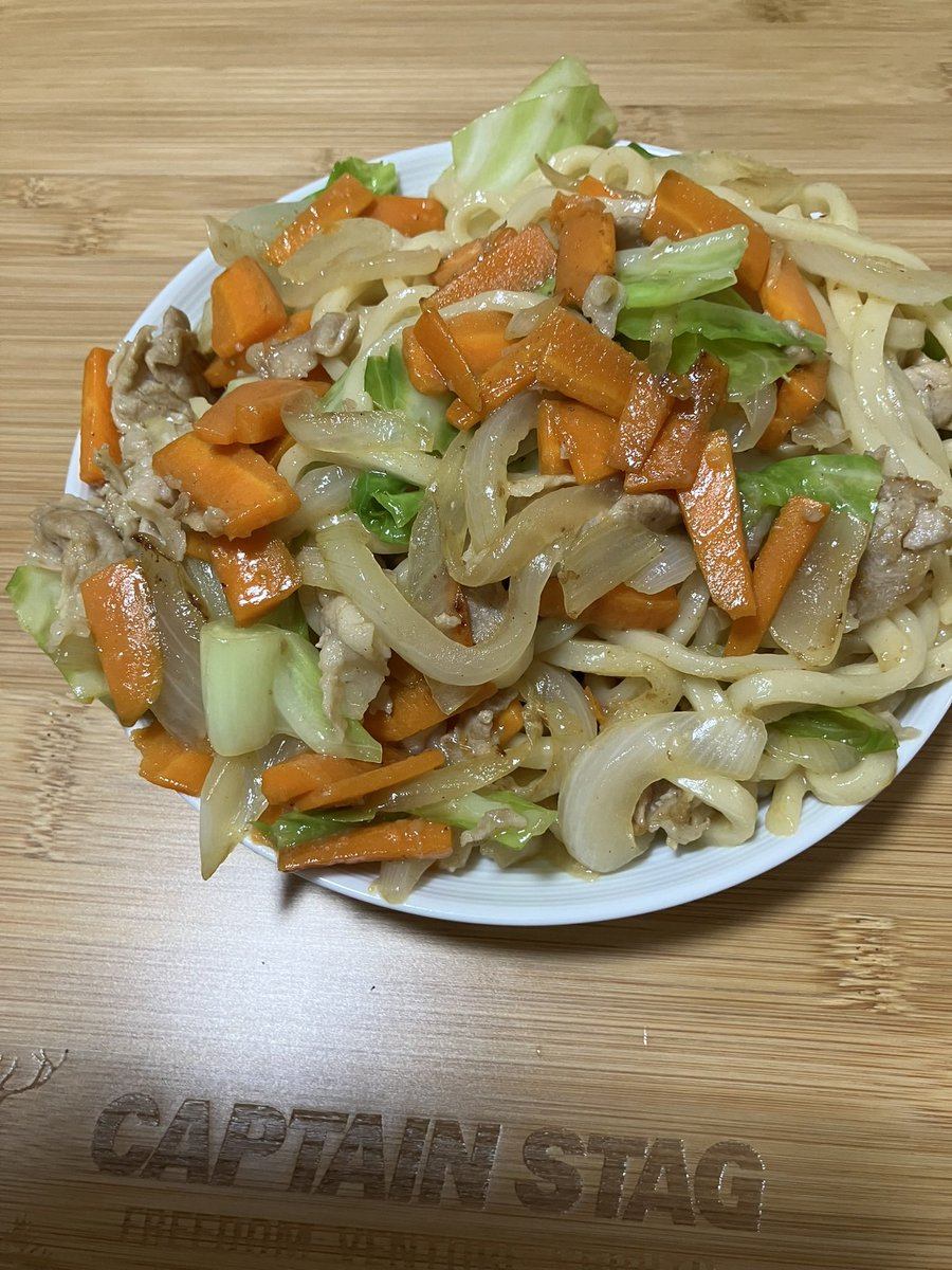 K_Hopper_hobby's tweet photo. きょうのばんごはん
焼きうどんです
家で食った味がわずかにしておいしい😋
いつか完全再現できるよう努力します https://t.co/2Pf4jVrinu