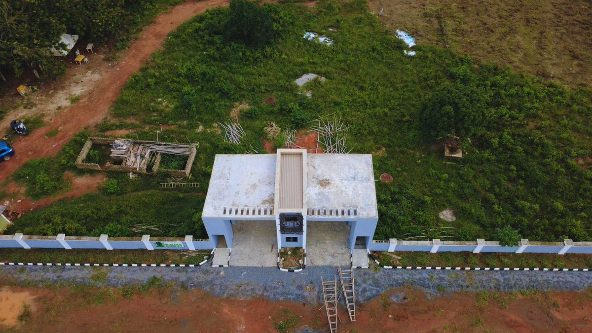 OlajideJ7's tweet photo. The gate house of HGC is now completed. Onto the next phase of development. Road demarcation, second gate and others. https://t.co/KVCDrRIS5u