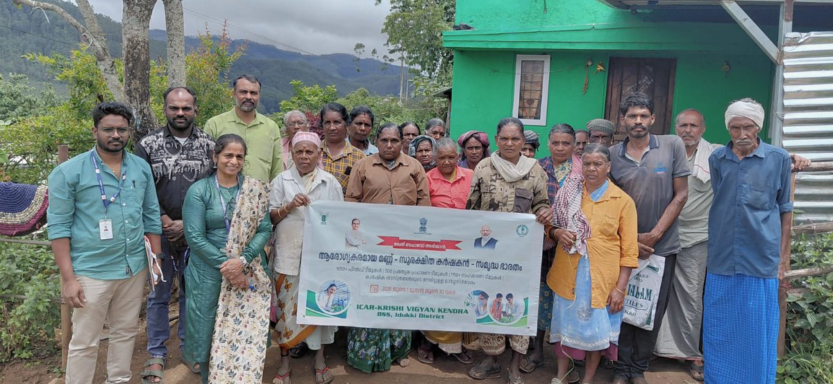 IcarBss's tweet photo. ICAR–KVK, Idukki conducted the Khet Bachao Abhiyan awareness campaign in Arakkulam and Kannan Devan Hills Villages by Ms Manju Jincy Varghese, SMS Soil Science and Ms. Ashiba A, SMS Agronomy.  #KhetBachaoAbhiyan #ICAR #BalancedFertiliserUse #संतुलितउर्वरकउपयोग #खेत_बचाओ_अभियान https://t.co/r8feTfFzvy